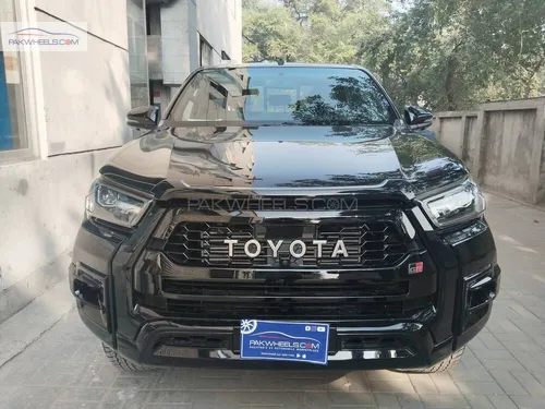 Toyota Hilux Revo GR-S 2025