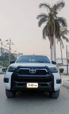 Toyota Hilux Revo V Automatic 2.8 2019