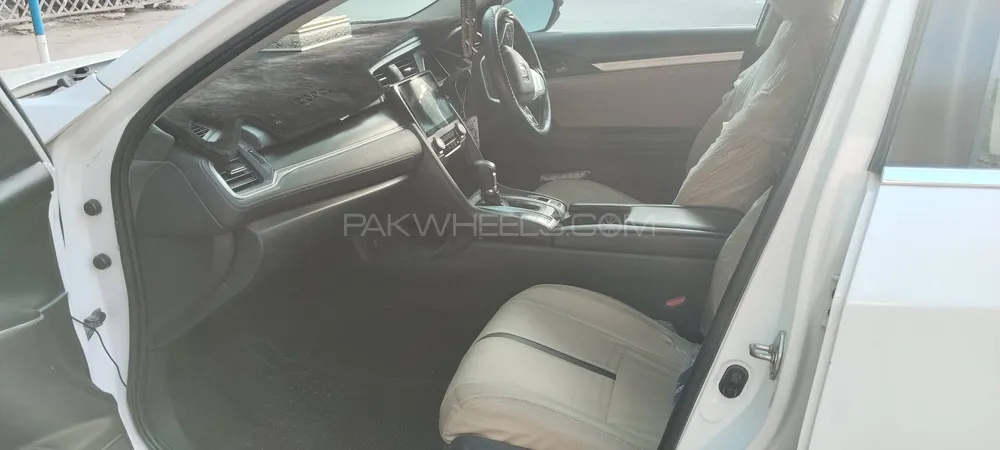 Honda Civic 2016 for Sale in Hyderabad Honda Civic 2016 for Sale in Hyderabad Image-10