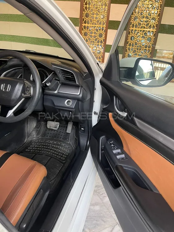 Honda Civic 2018 for Sale in Faisalabad Honda Civic 2018 for Sale in Faisalabad Image-5