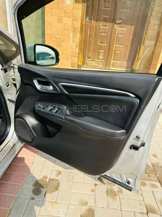 Honda Fit 2014 for Sale in Lahore Honda Fit 2014 for Sale in Lahore Image-8