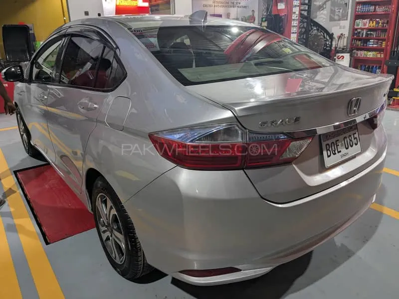 Honda Grace Hybrid 2015 for Sale in Karachi Honda Grace Hybrid 2015 for Sale in Karachi Image-3
