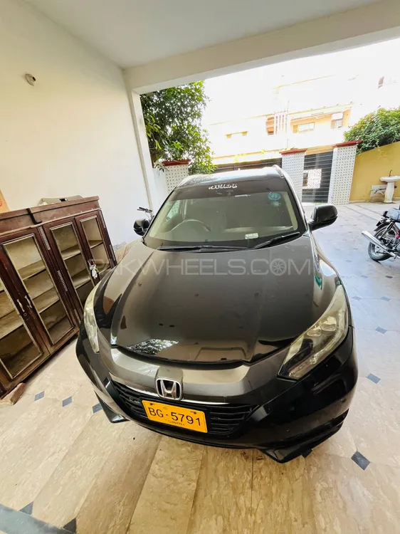 Honda Vezel 2014 for Sale in Lahore Honda Vezel 2014 for Sale in Lahore Image-2