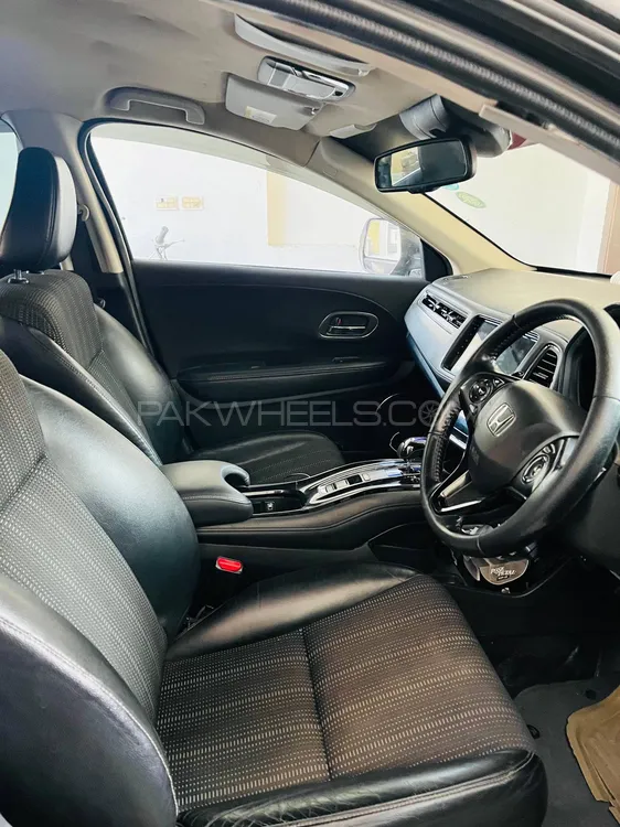 Honda Vezel 2014 for Sale in Lahore Honda Vezel 2014 for Sale in Lahore Image-4
