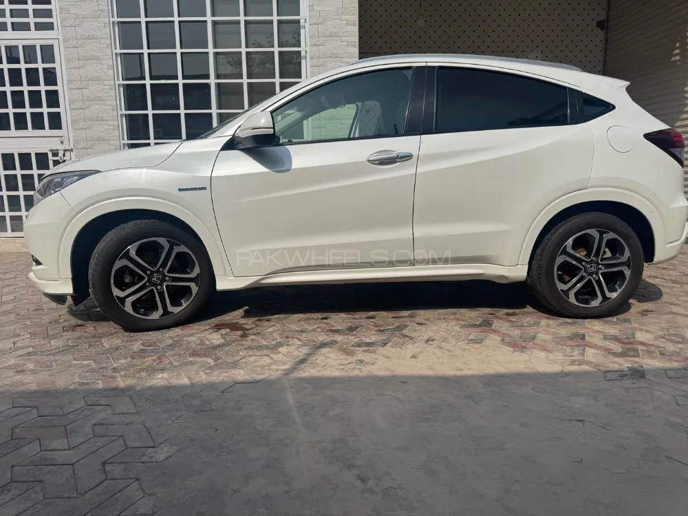 Honda Vezel 2015 for Sale in Multan Image-1