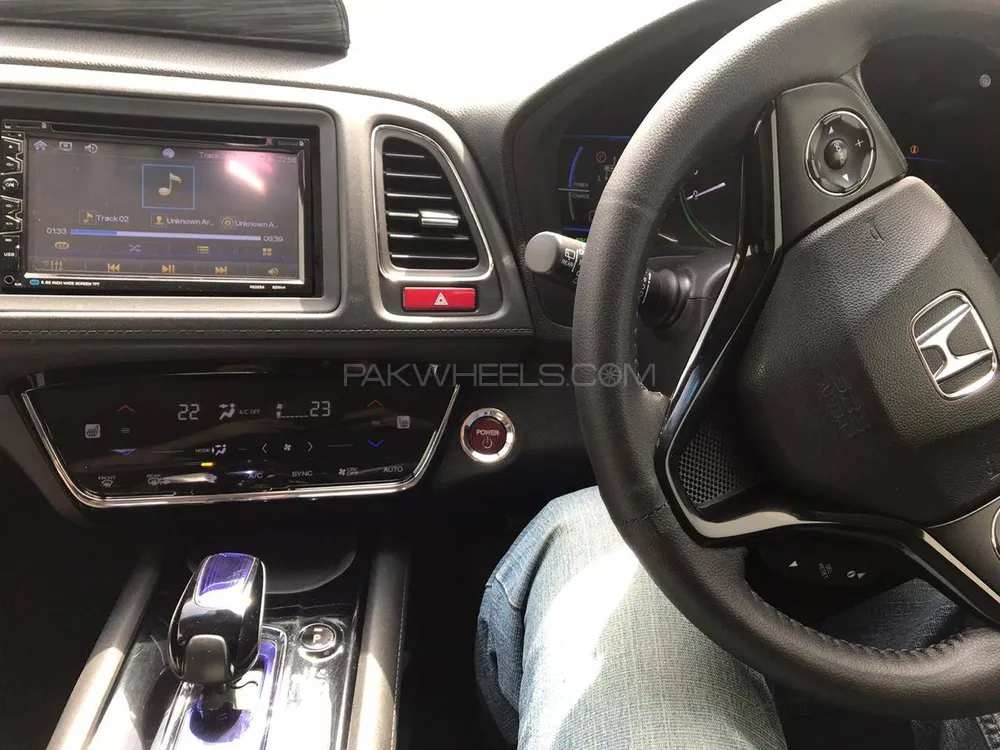Honda Vezel 2015 for Sale in Karachi Honda Vezel 2015 for Sale in Karachi Image-4