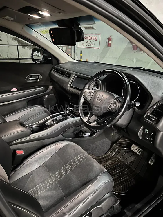 Honda Vezel 2018 for Sale in Lahore Honda Vezel 2018 for Sale in Lahore Image-4