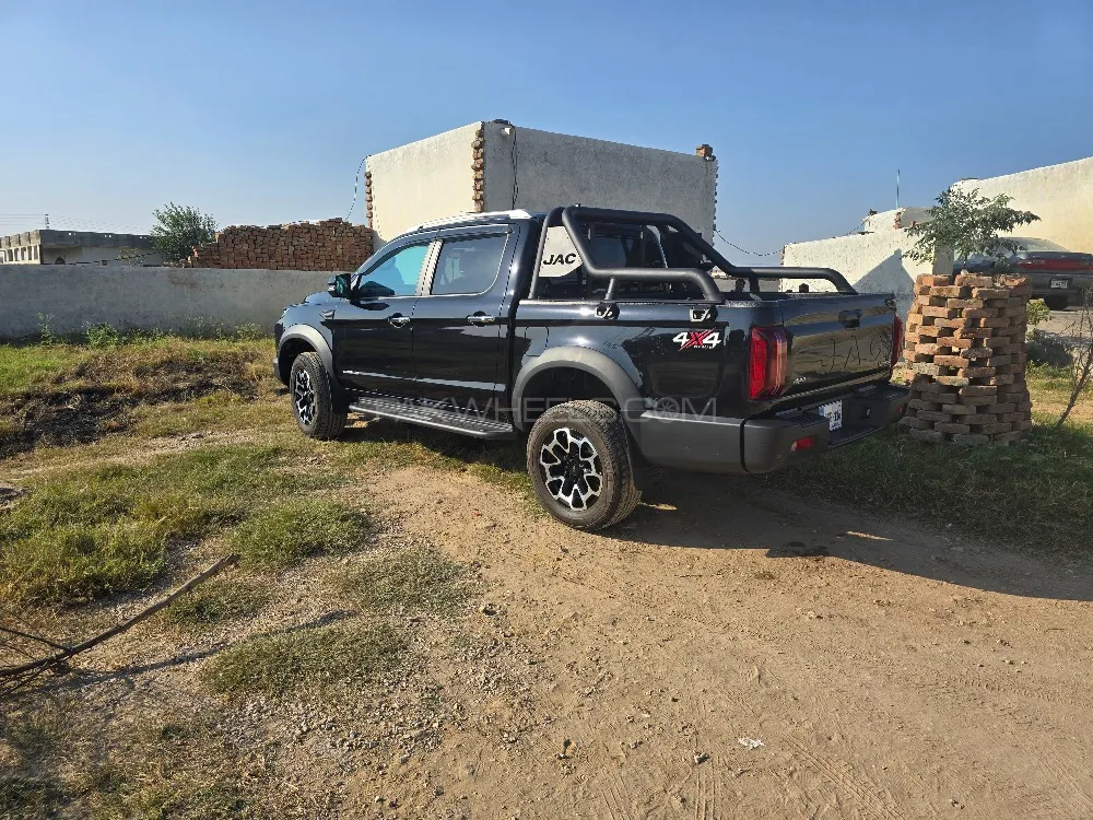 JAC T9 2025 for Sale in Chakwal JAC T9 2025 for Sale in Chakwal Image-2