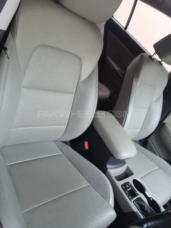 KIA Sportage 2022 for Sale in Karachi KIA Sportage 2022 for Sale in Karachi Image-3