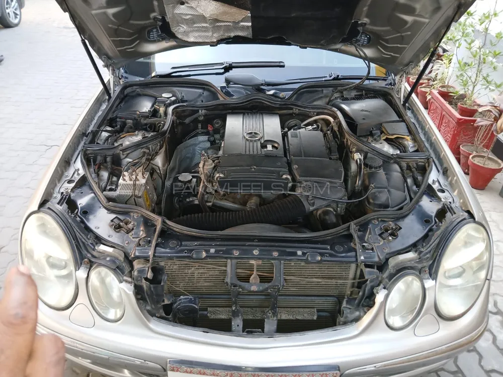 Mercedes Benz E Class 2004 for Sale in Faisalabad Mercedes Benz E Class 2004 for Sale in Faisalabad Image-6
