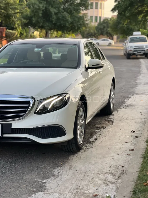 Mercedes Benz E Class 2017 for Sale in Lahore Mercedes Benz E Class 2017 for Sale in Lahore Image-4