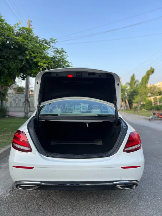 Mercedes Benz E Class 2017 for Sale in Lahore Mercedes Benz E Class 2017 for Sale in Lahore Image-8