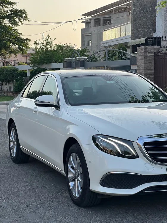 Mercedes Benz E Class 2017 for Sale in Lahore Mercedes Benz E Class 2017 for Sale in Lahore Image-5