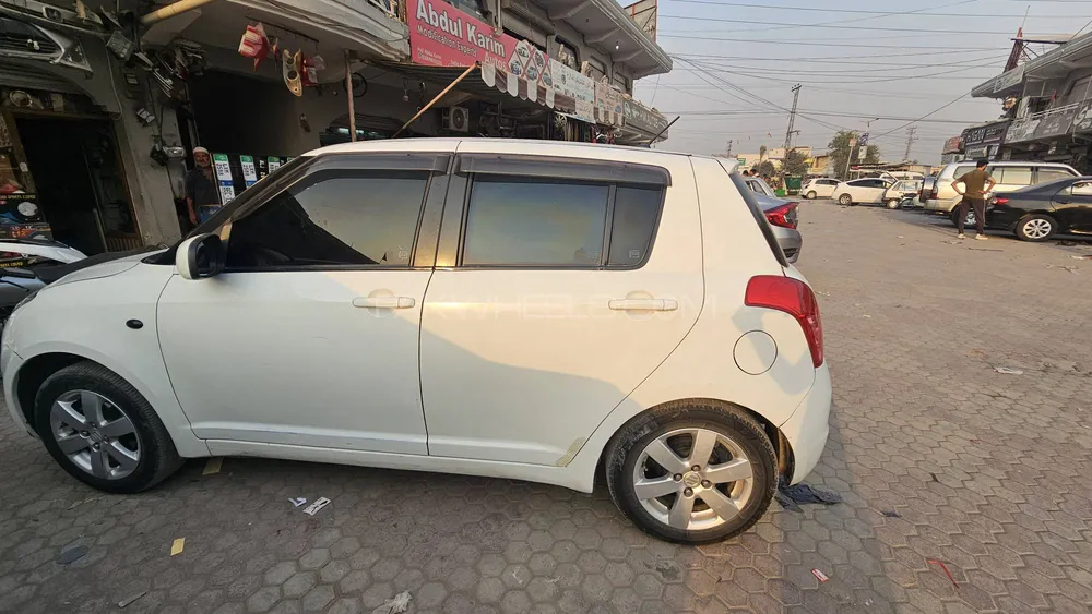 Suzuki Swift 2011 for Sale in Peshawar Suzuki Swift 2011 for Sale in Peshawar Image-4