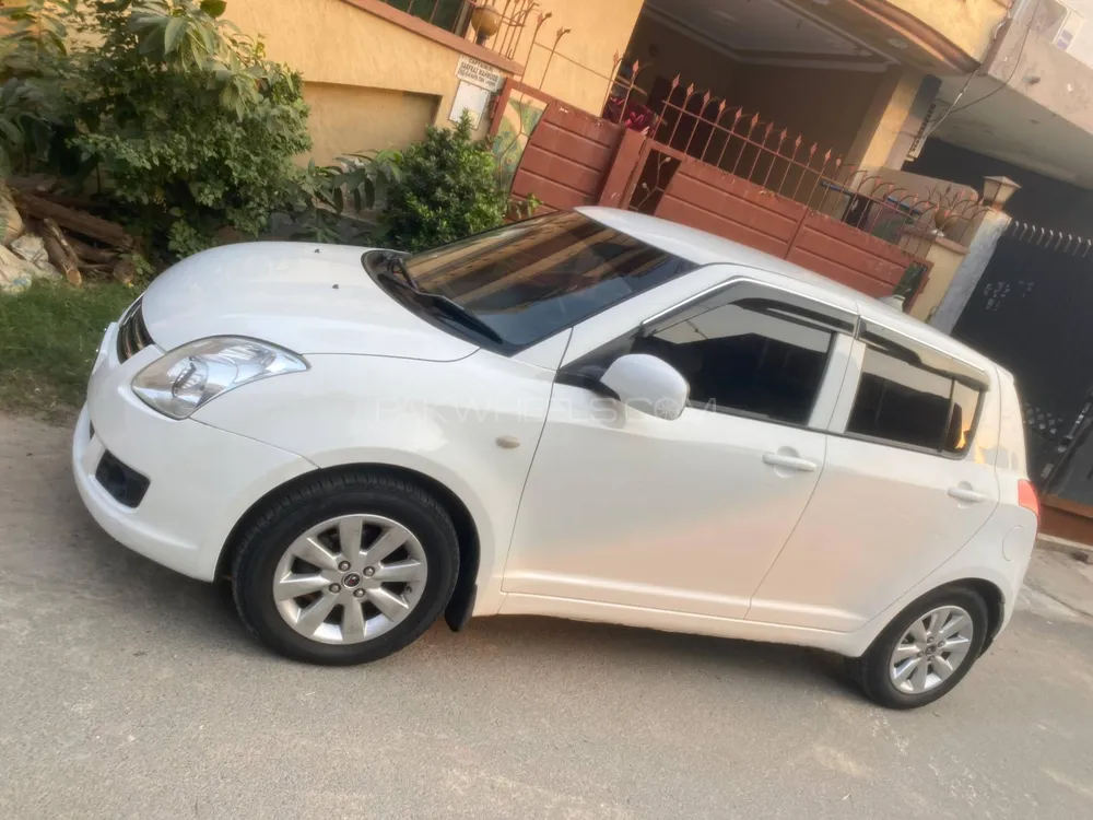 Suzuki Swift 2012 for Sale in Lahore Suzuki Swift 2012 for Sale in Lahore Image-1