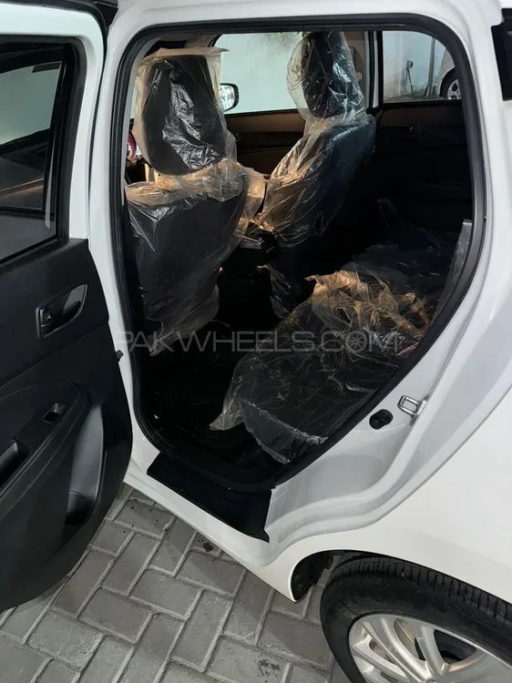 Suzuki Swift 2023 for Sale in Sialkot Suzuki Swift 2023 for Sale in Sialkot Image-5