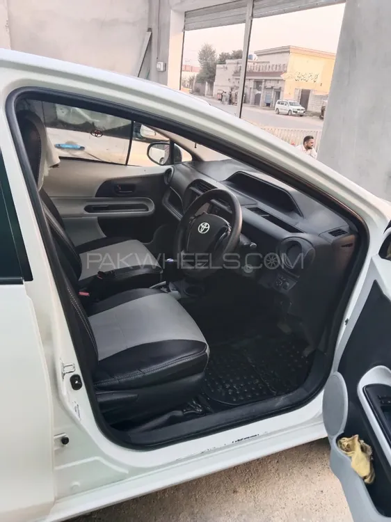 Toyota Aqua 2014 for Sale in Peshawar Toyota Aqua 2014 for Sale in Peshawar Image-5