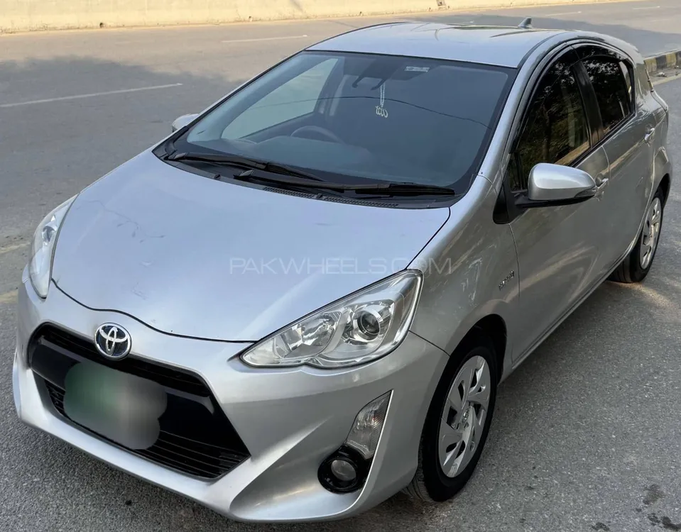 Toyota Aqua 2015 for Sale in Peshawar Toyota Aqua 2015 for Sale in Peshawar Image-2