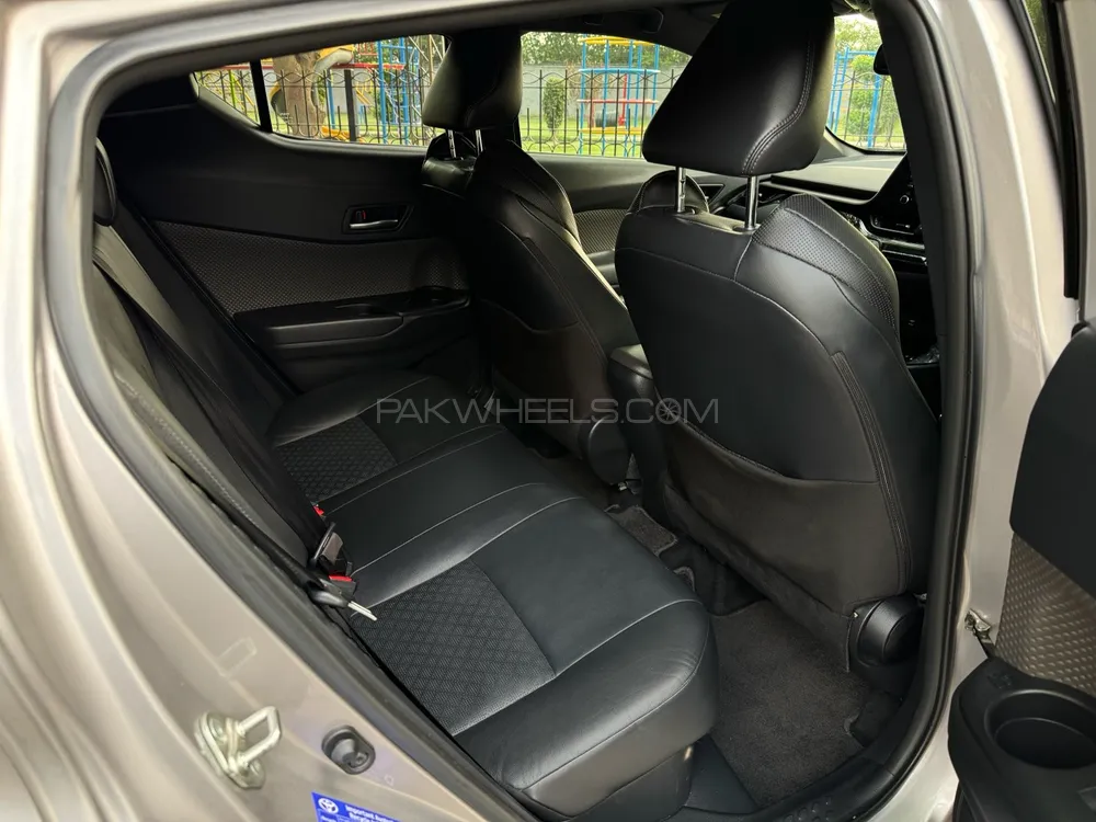 Toyota C-HR 2020 for Sale in Lahore Toyota C-HR 2020 for Sale in Lahore Image-8