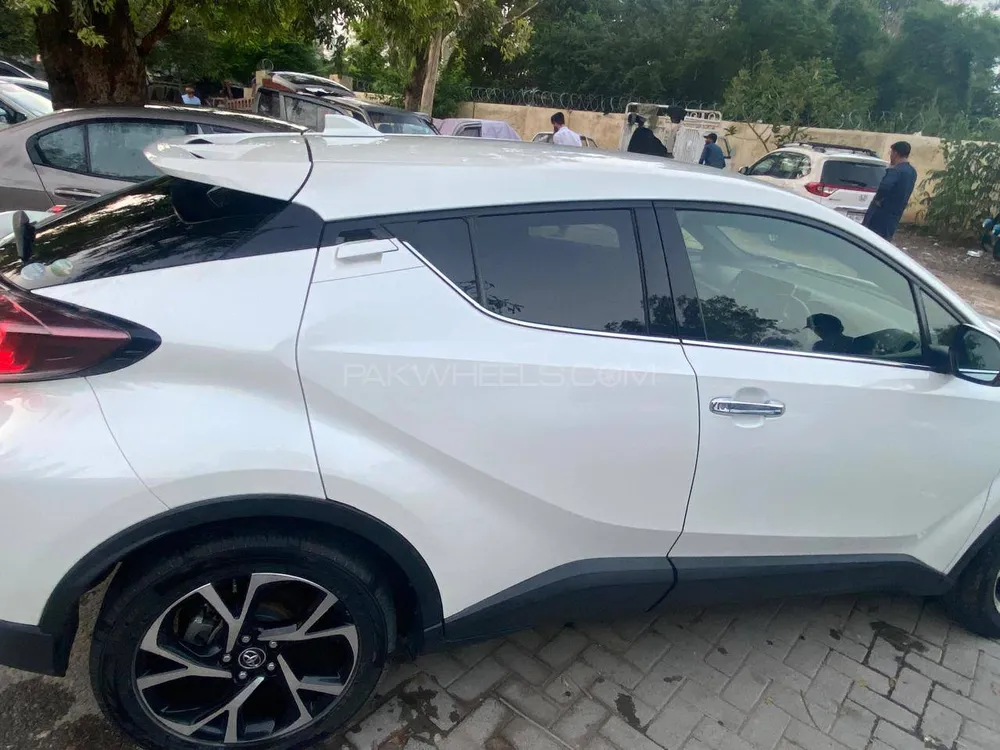 Toyota C-HR 2017 for Sale in Islamabad Toyota C-HR 2017 for Sale in Islamabad Image-4