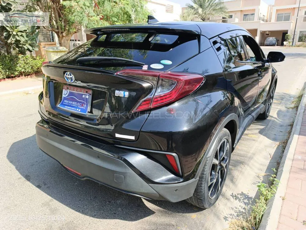 Toyota C-HR 2018 for Sale in Karachi Toyota C-HR 2018 for Sale in Karachi Image-4