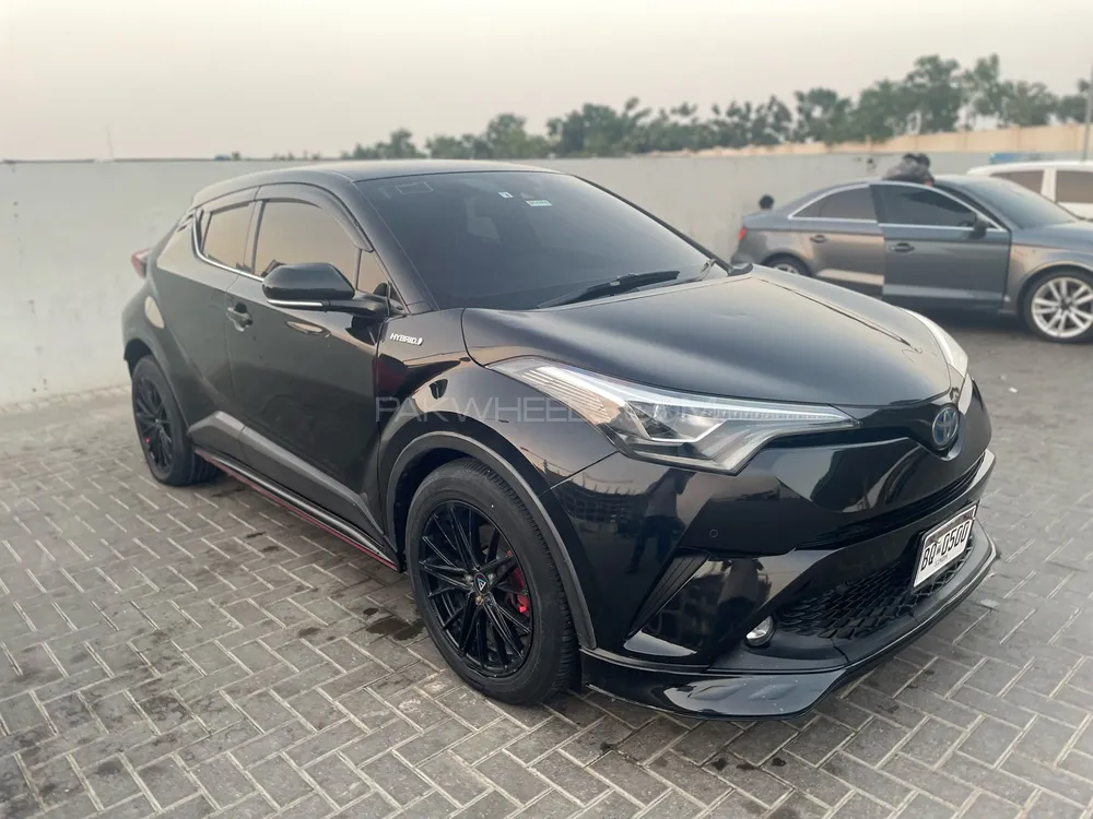 Toyota C-HR 2018 for Sale in Karachi Toyota C-HR 2018 for Sale in Karachi Image-12