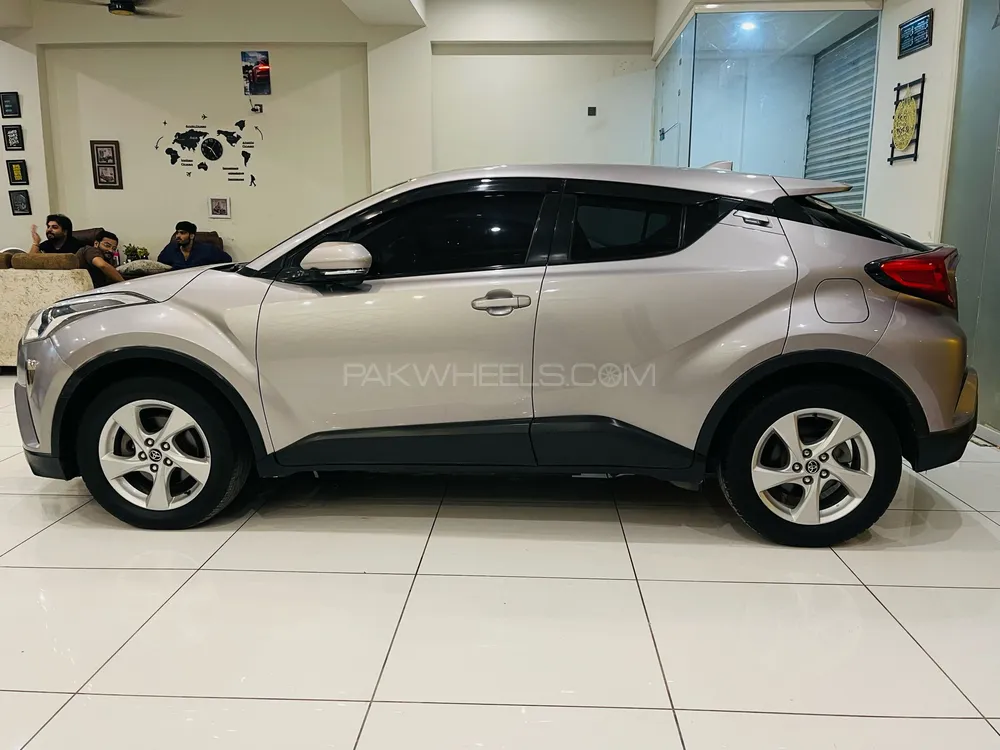 Toyota C-HR 2017 for Sale in Karachi Toyota C-HR 2017 for Sale in Karachi Image-5
