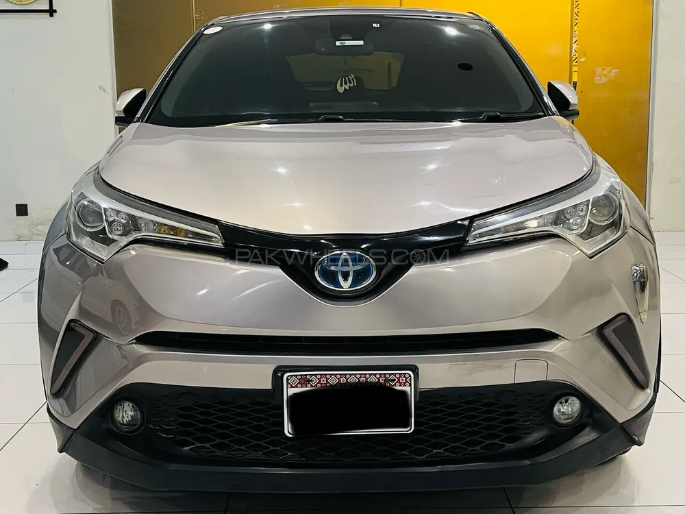 Toyota C-HR 2017 for Sale in Karachi Toyota C-HR 2017 for Sale in Karachi Image-4