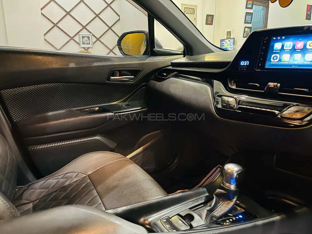 Toyota C-HR 2017 for Sale in Karachi Toyota C-HR 2017 for Sale in Karachi Image-15