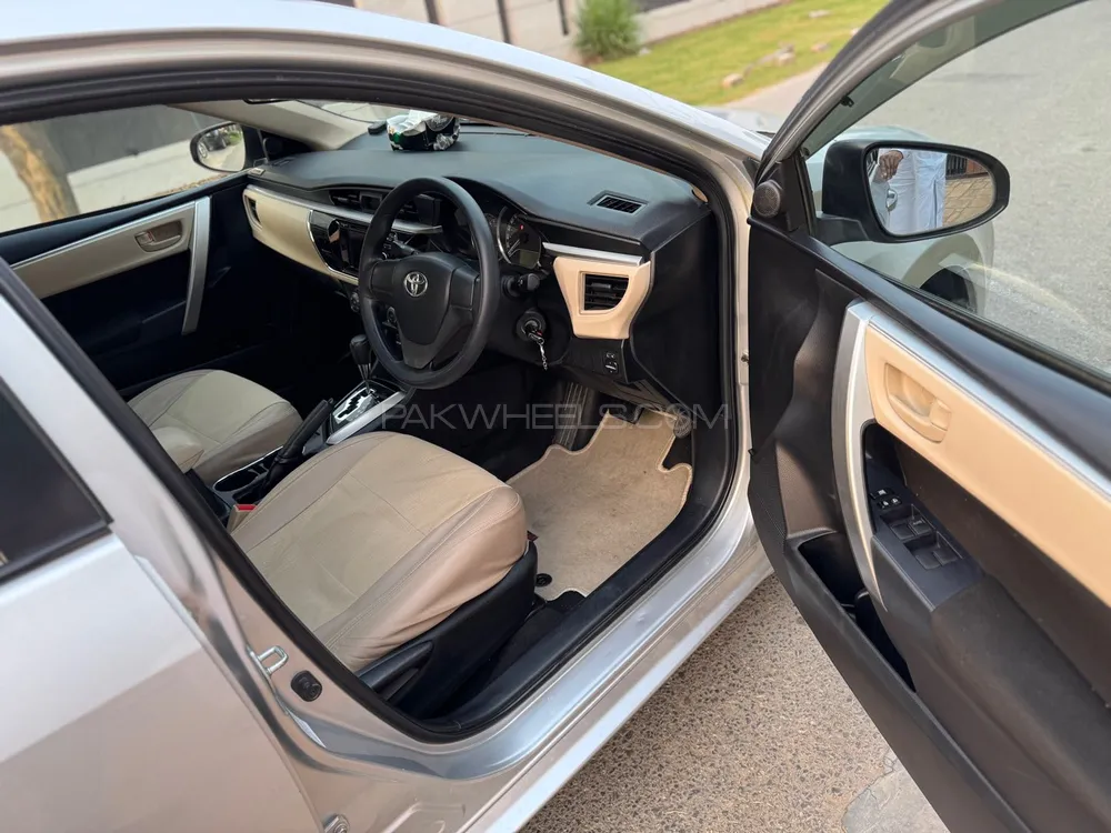 Toyota Corolla 2017 for Sale in Lahore Toyota Corolla 2017 for Sale in Lahore Image-8