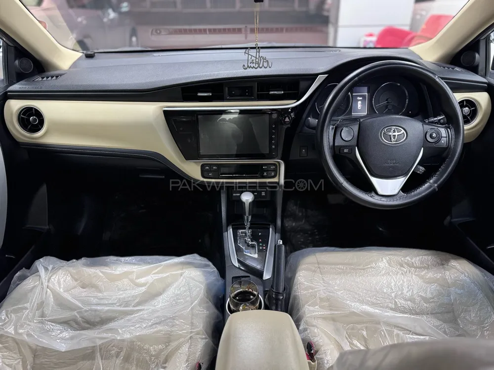 Toyota Corolla 2017 for Sale in Peshawar Toyota Corolla 2017 for Sale in Peshawar Image-9