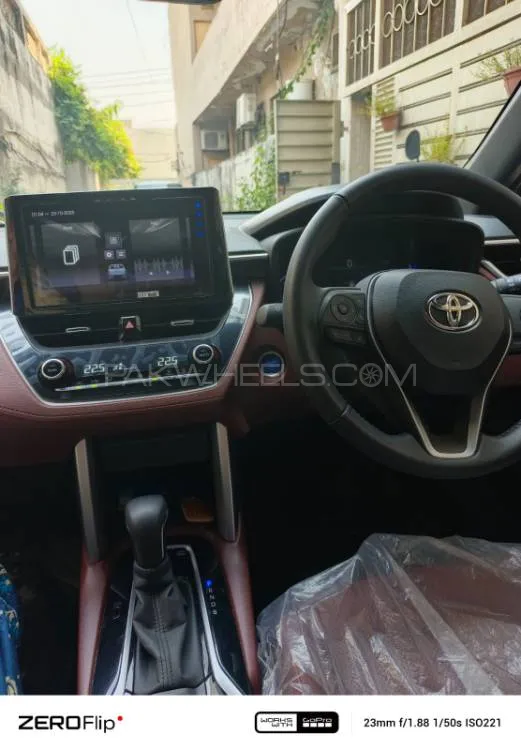 Toyota Corolla Cross 2024 for Sale in Lahore Toyota Corolla Cross 2024 for Sale in Lahore Image-3