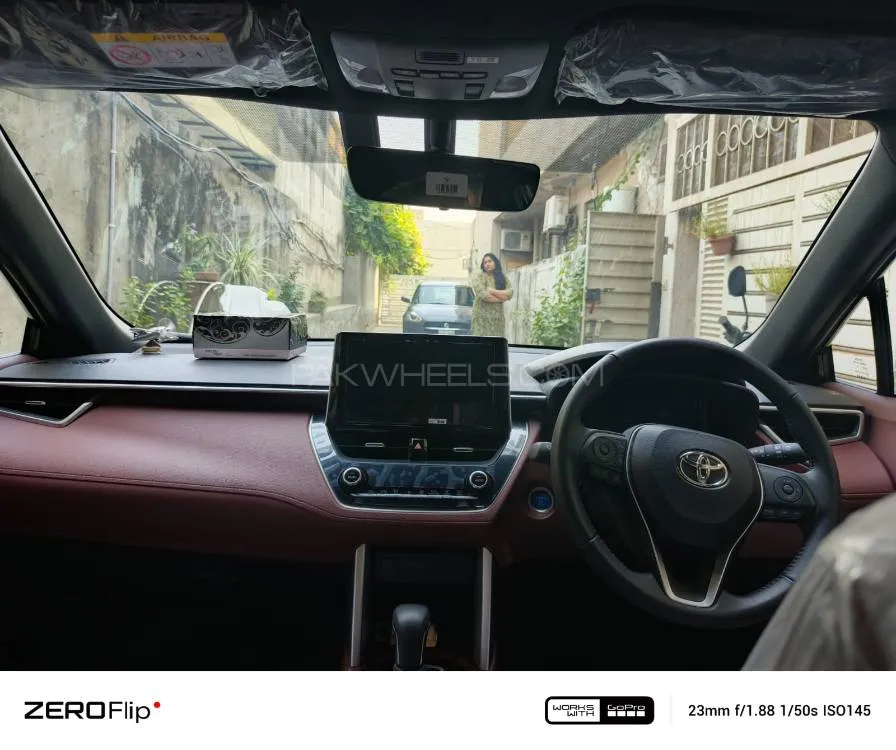 Toyota Corolla Cross 2024 for Sale in Lahore Toyota Corolla Cross 2024 for Sale in Lahore Image-4