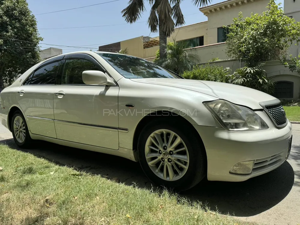 Toyota Crown 2004 for Sale in Lahore Toyota Crown 2004 for Sale in Lahore Image-2