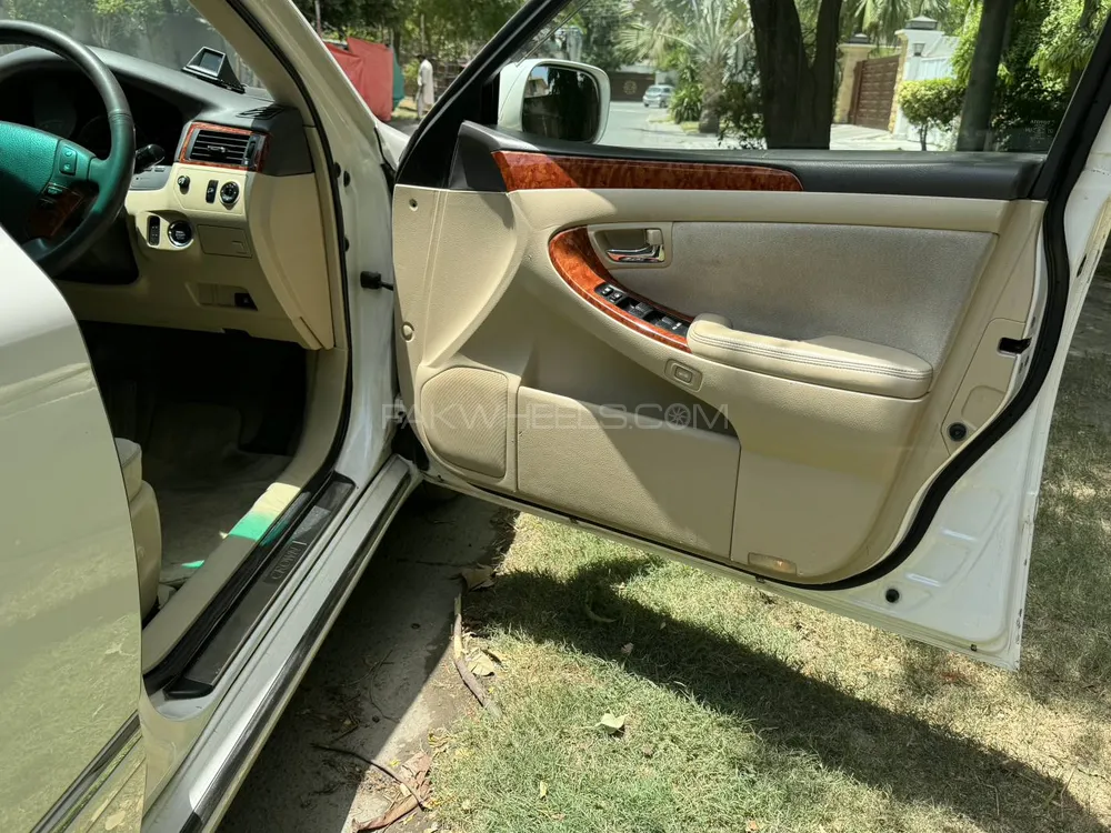 Toyota Crown 2004 for Sale in Lahore Toyota Crown 2004 for Sale in Lahore Image-6