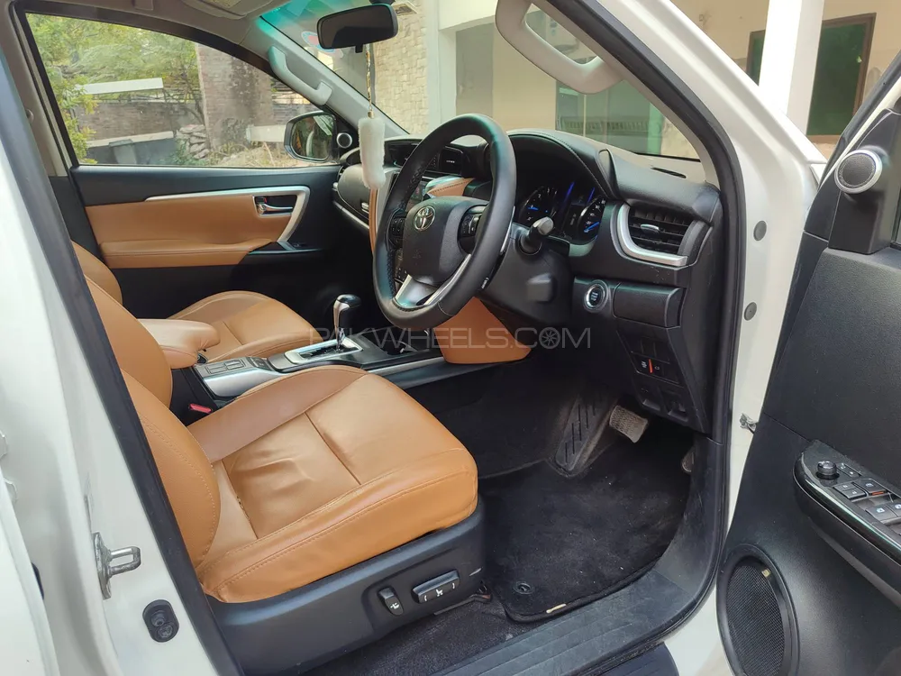 Toyota Fortuner 2018 for Sale in Lahore Toyota Fortuner 2018 for Sale in Lahore Image-12