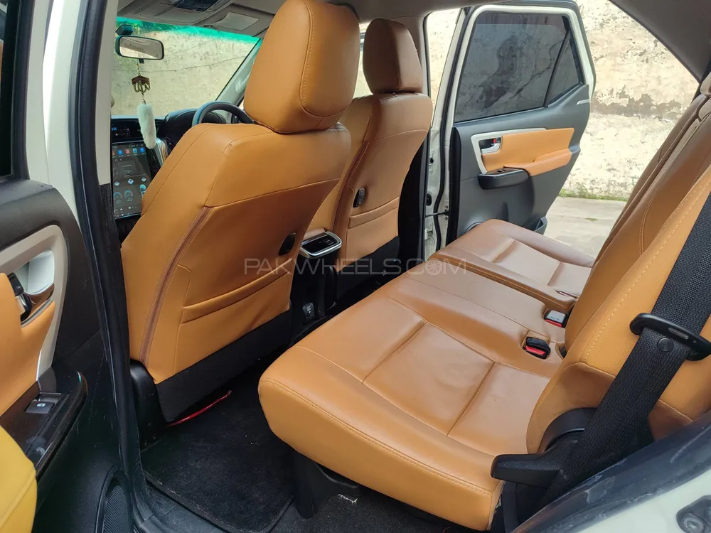 Toyota Fortuner 2018 for Sale in Lahore Toyota Fortuner 2018 for Sale in Lahore Image-9