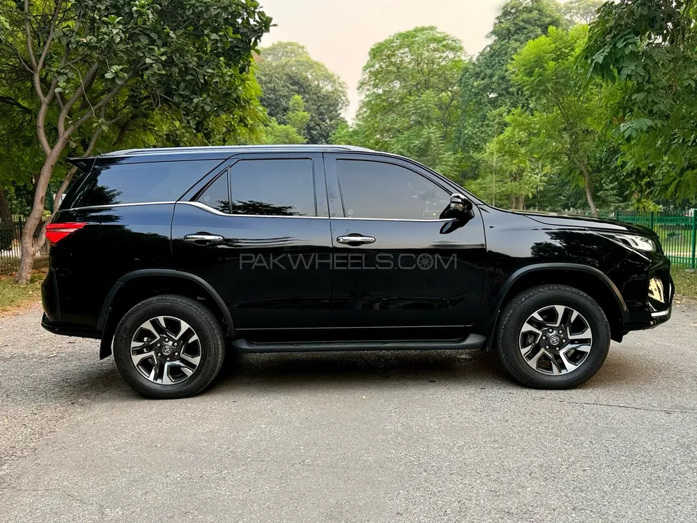 Toyota Fortuner 2023 for Sale in Lahore Toyota Fortuner 2023 for Sale in Lahore Image-7