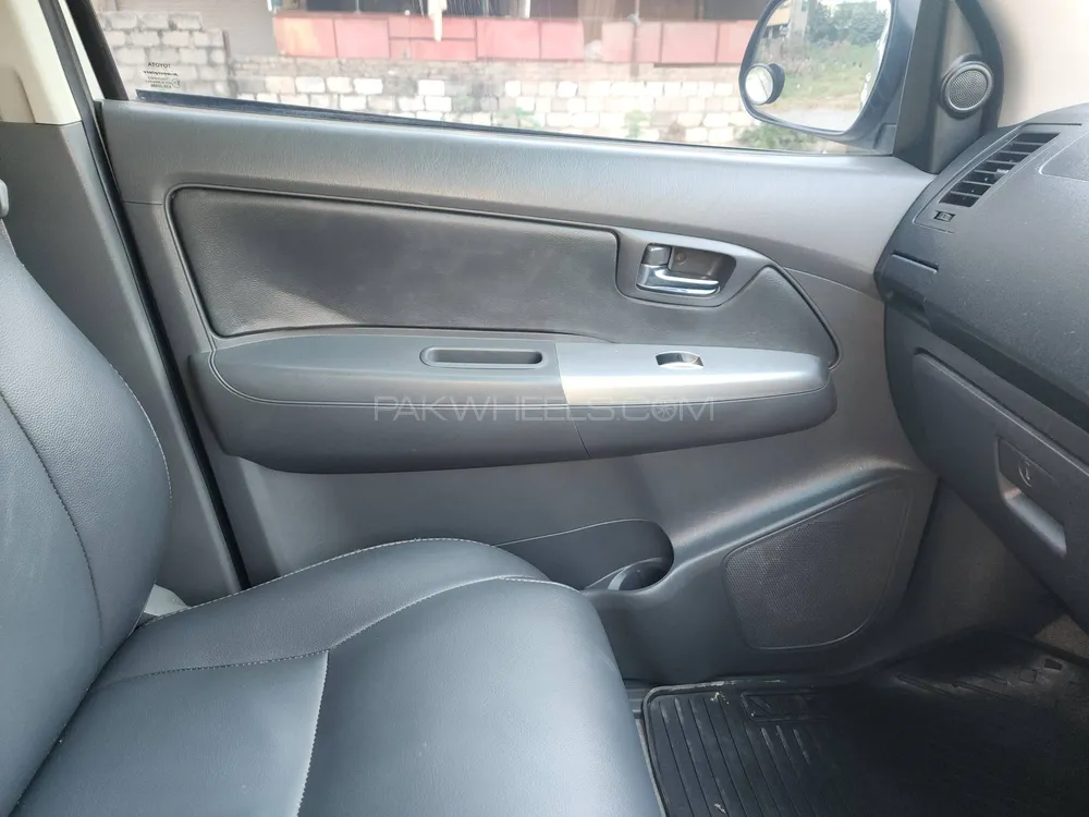 Toyota Hilux 2012 for Sale in Rawalpindi Toyota Hilux 2012 for Sale in Rawalpindi Image-12