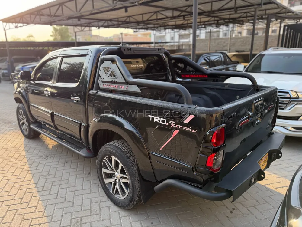 Toyota Hilux 2014 for Sale in Karachi Toyota Hilux 2014 for Sale in Karachi Image-5
