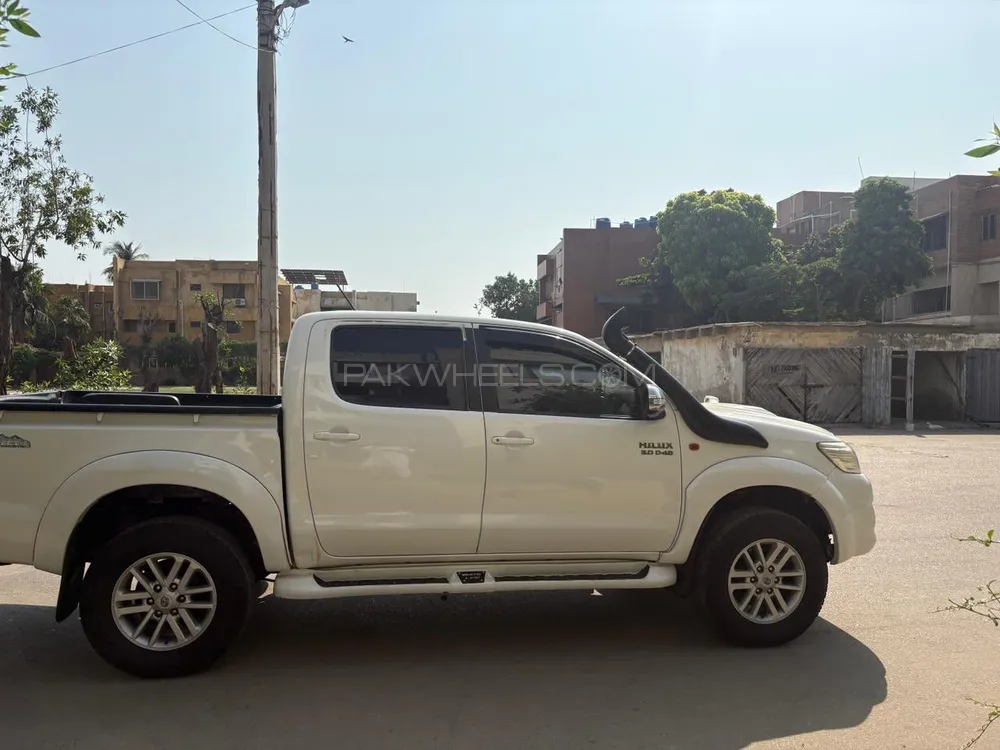 Toyota Hilux 2014 for Sale in Karachi Toyota Hilux 2014 for Sale in Karachi Image-8
