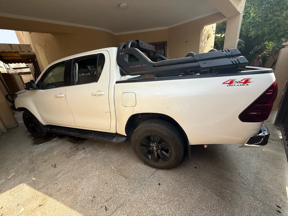 Toyota Hilux 2018 for Sale in Lahore Toyota Hilux 2018 for Sale in Lahore Image-2