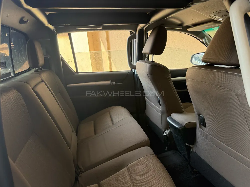 Toyota Hilux 2018 for Sale in Lahore Toyota Hilux 2018 for Sale in Lahore Image-7