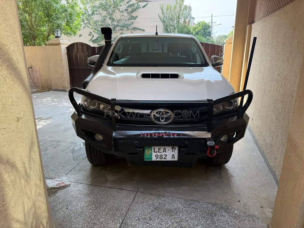 Toyota Hilux 2018 for Sale in Lahore Toyota Hilux 2018 for Sale in Lahore Image-4