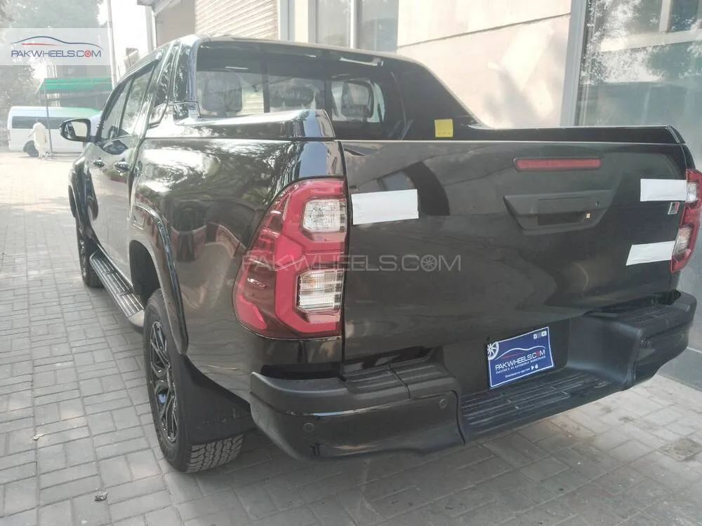 Toyota Hilux 2025 for Sale in Lahore Toyota Hilux 2025 for Sale in Lahore Image-5