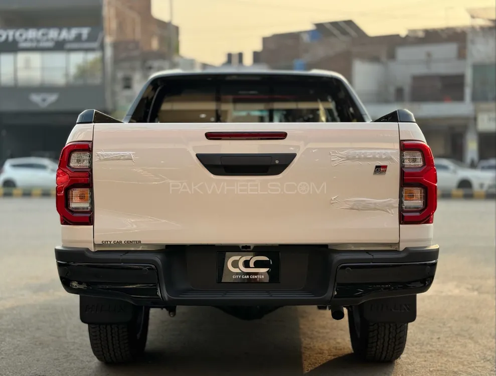 Toyota Hilux 2025 for Sale in Lahore Toyota Hilux 2025 for Sale in Lahore Image-9