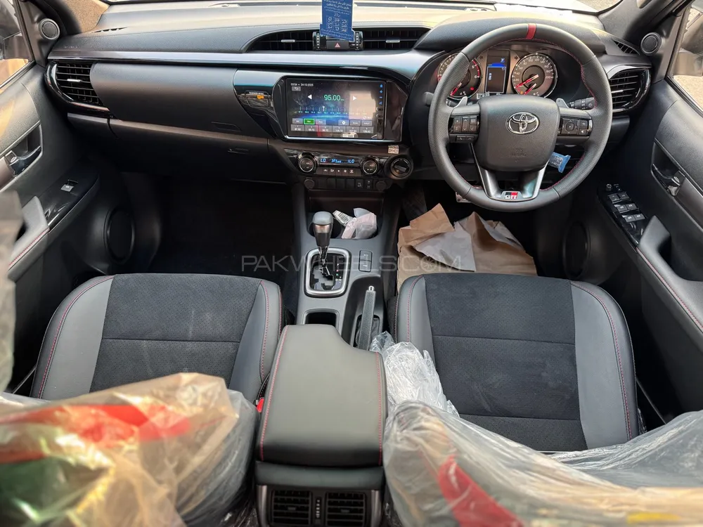 Toyota Hilux 2025 for Sale in Lahore Toyota Hilux 2025 for Sale in Lahore Image-6