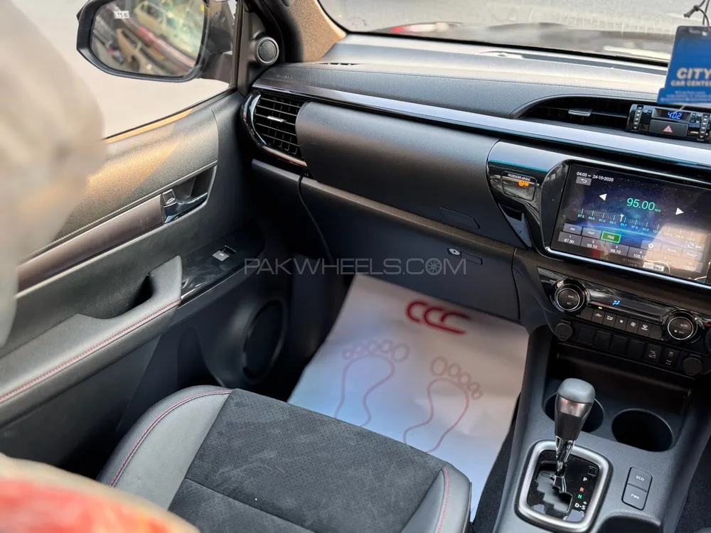 Toyota Hilux 2025 for Sale in Lahore Toyota Hilux 2025 for Sale in Lahore Image-4