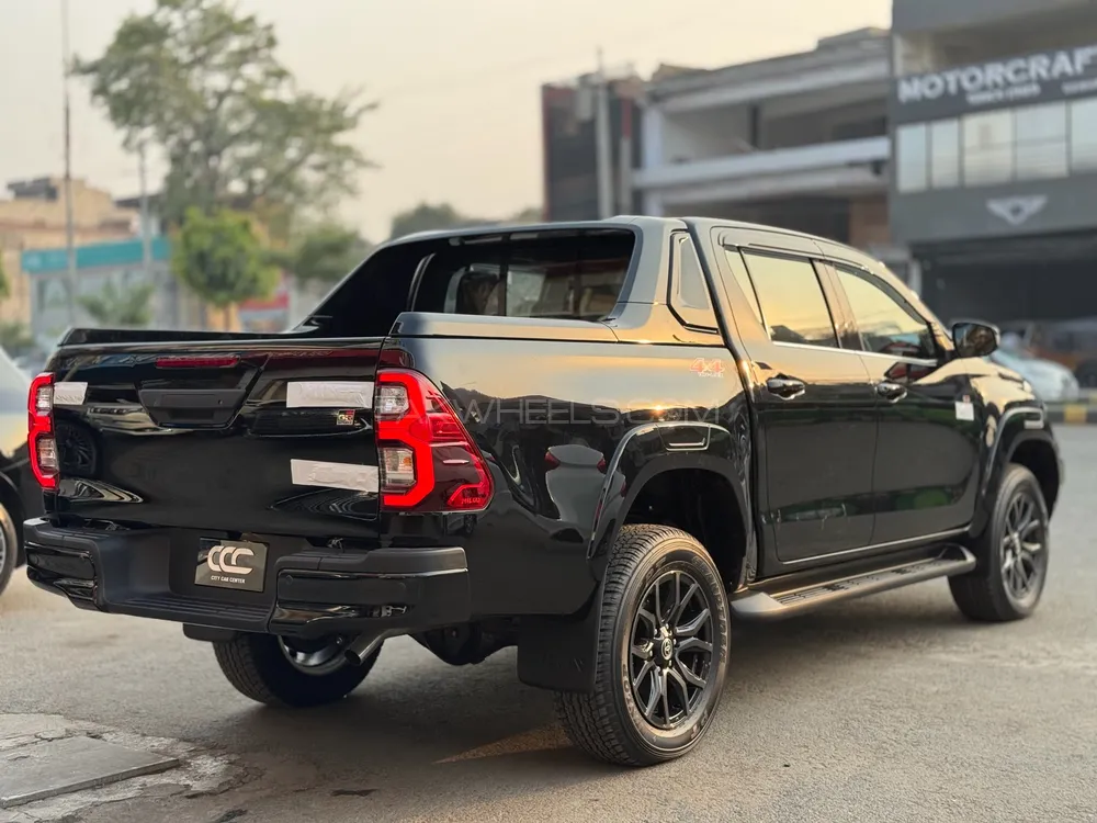 Toyota Hilux 2025 for Sale in Lahore Toyota Hilux 2025 for Sale in Lahore Image-10