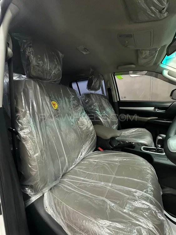 Toyota Hilux 2017 for Sale in Karachi Toyota Hilux 2017 for Sale in Karachi Image-9